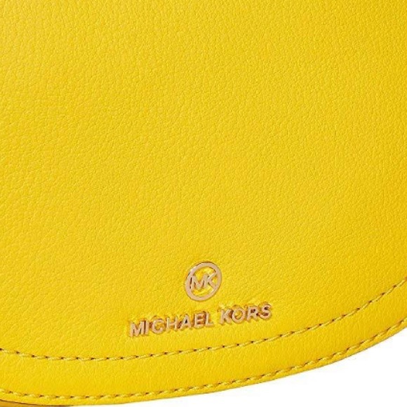 New MICHAEL Michael Kors Camden Small Messenger - Picture 15 of 16